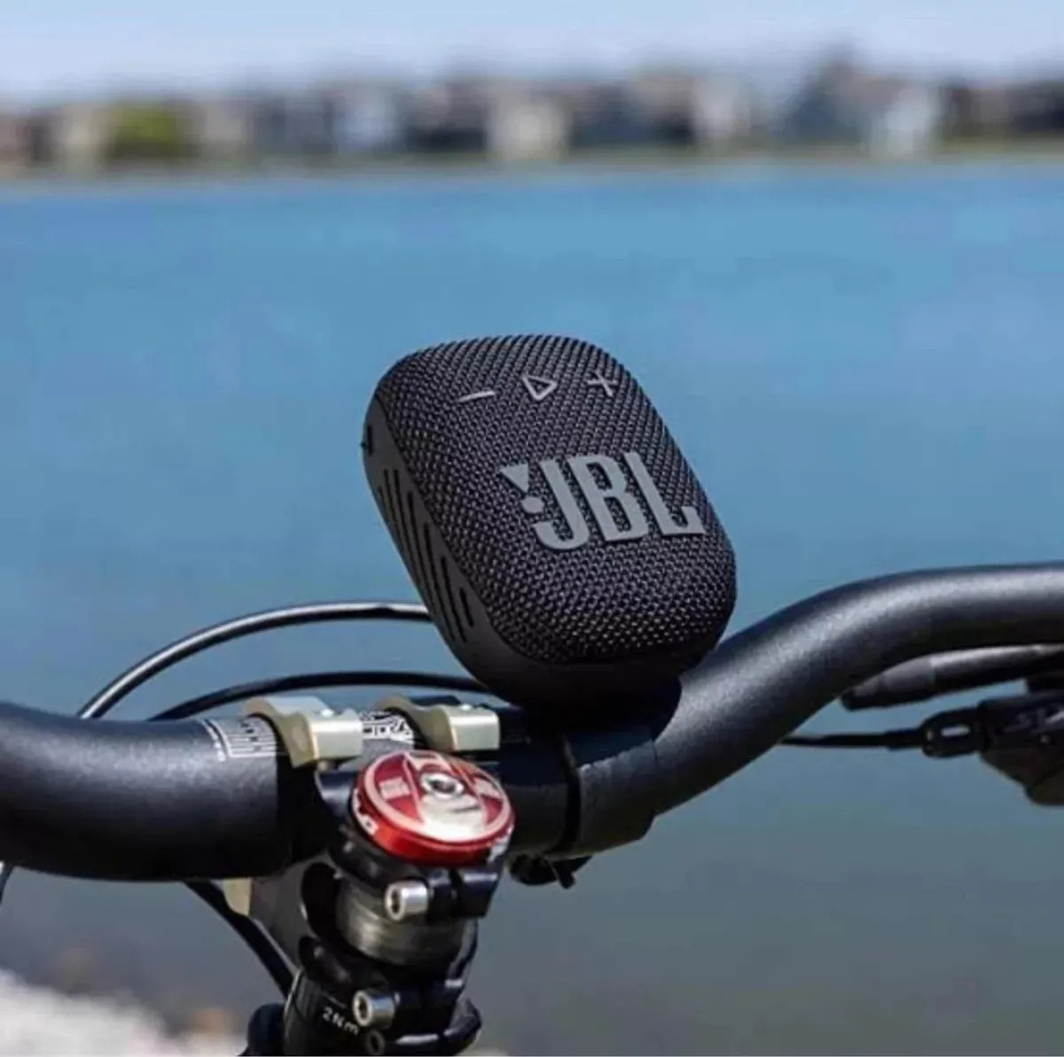 Bocina JBL Home WIND 3 portátil con bluetooth waterproof negra