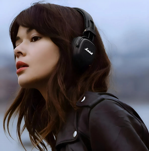 Auriculares gamer inalámbricos Marshall Major III marrón con luz LED