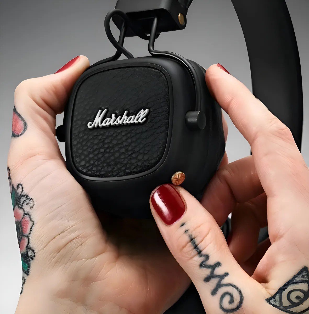 Auriculares gamer inalámbricos Marshall Major III marrón con luz LED